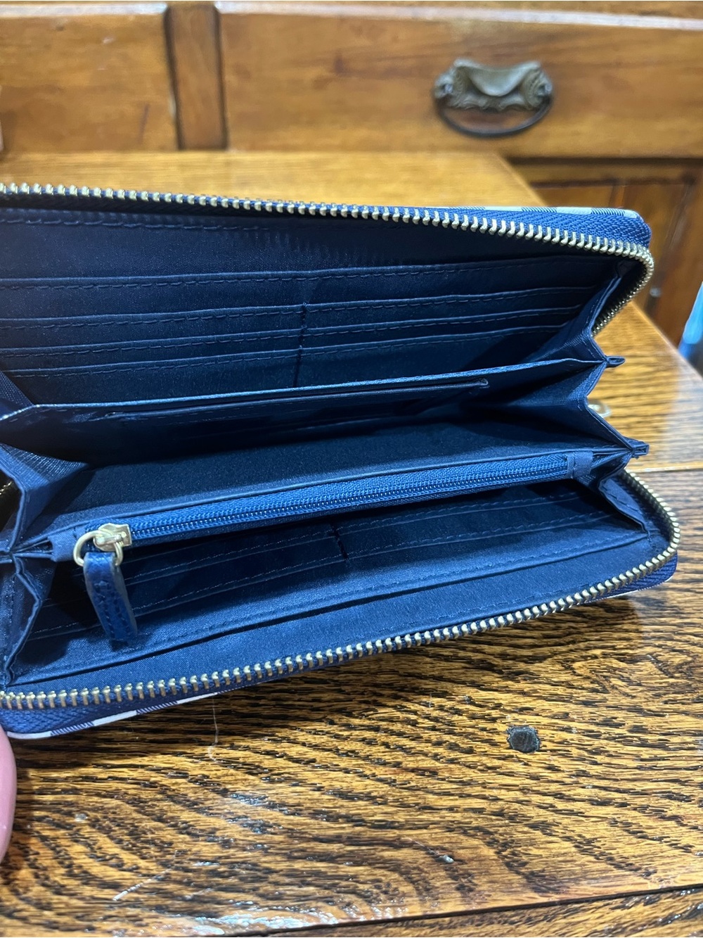 Liz Claiborne Navy & White Gingham Zip-Around Wallet - Picture 3 of 5